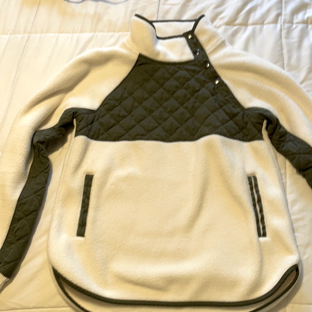 Button neck detail Abercrombie and Fitch sweater